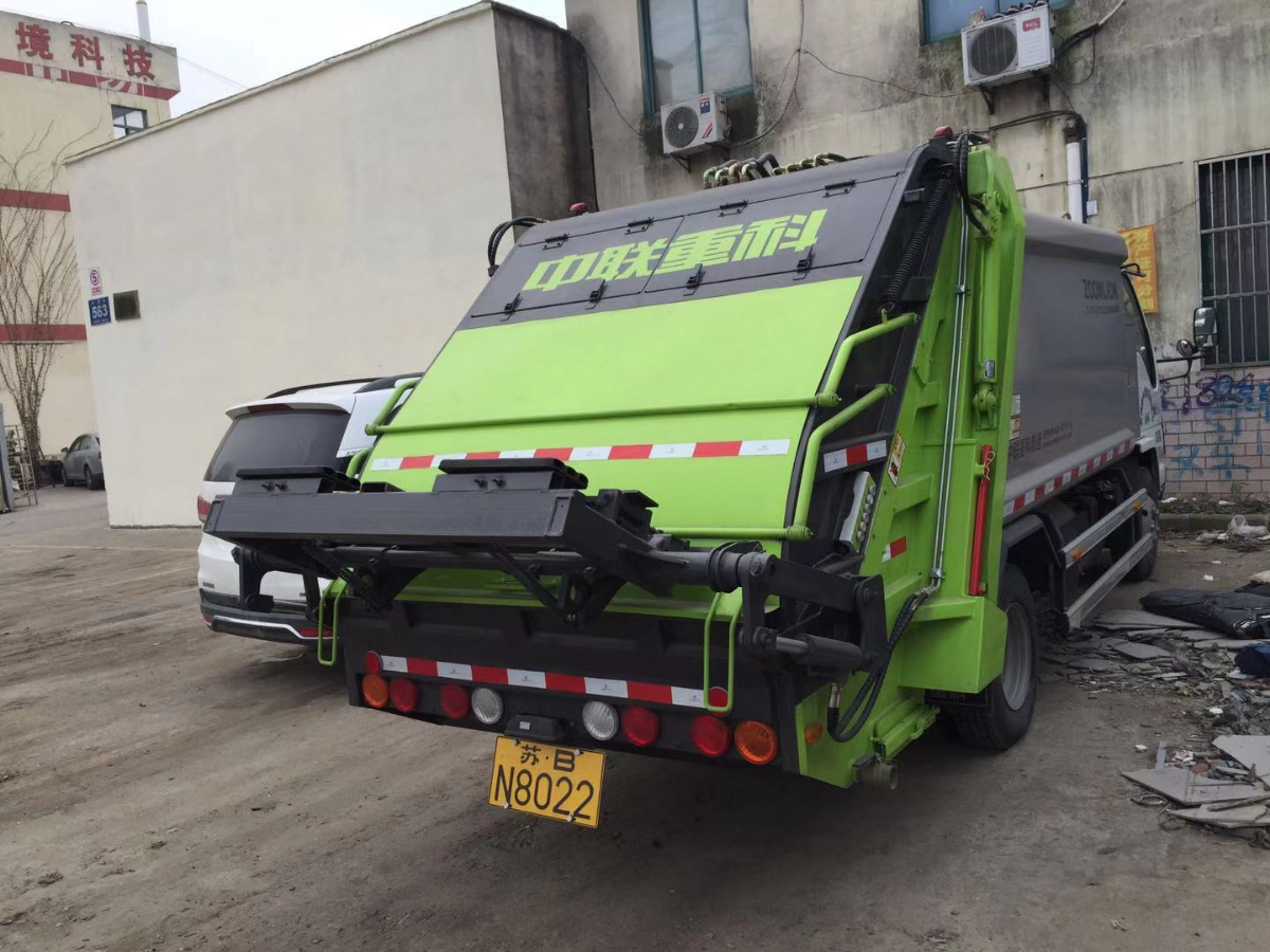 压缩车