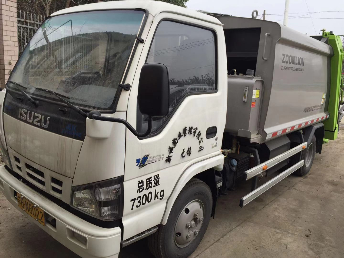 压缩车